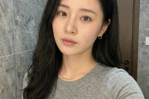 大瓜！美女空姐劝架被咬伤